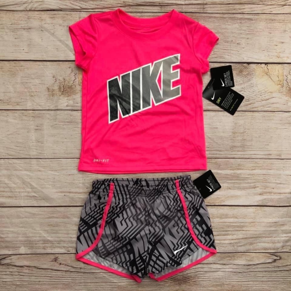 Nike Dri-Fit 2-piece set - NEW